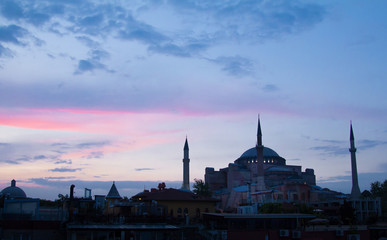 Fototapeta na wymiar Istanbul skyline in the evening. 