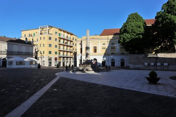 Fototapeta na wymiar Benevento - Piazza Santa Sofia la mattina presto