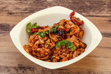 Asian wok noodle with mussels