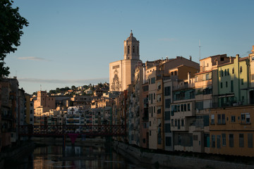 Fototapeta na wymiar Girona during the isolation due to the coronavirus. Houses around the river Onyar.