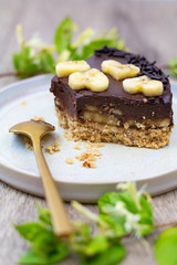 Part de tarte au chocolat et à la banane