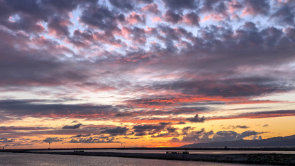 Fototapeta na wymiar Sun sets over Pacific Ocean in Marina del Rey, CA