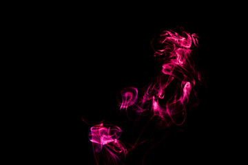 Fond texture abstrait fumée colorée rose sur fond noir