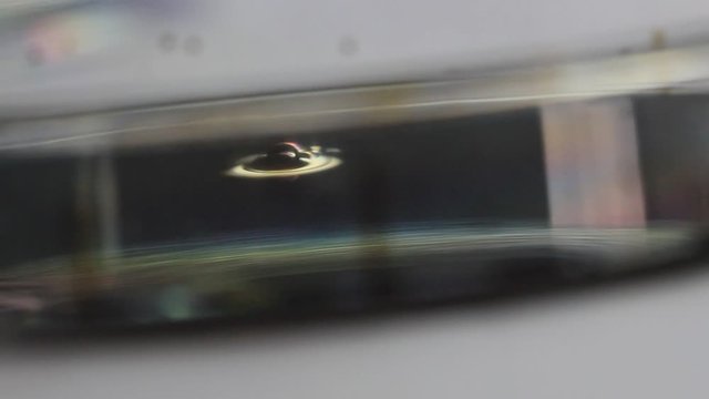 Ferrofluidos abstrato sobre fondo oscuro.
