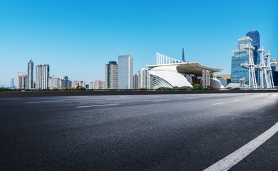 Obraz na płótnie Canvas China's modern urban road and building skyline..