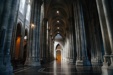 Fototapeta premium Iglesia por dentro, Catedral de la plata en argentina, religión, pasillo