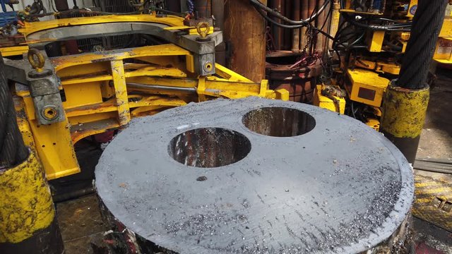 Old dual string casing conductors are cut with the cold cutting machine on the rig floor the drilling rig.
