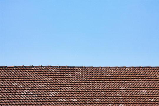 Close-up picture of rooftop and sky