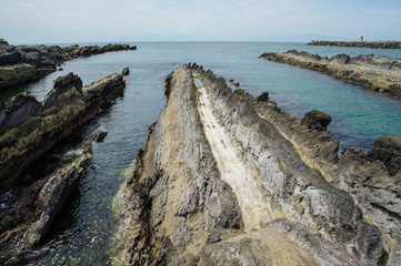 Fototapeta na wymiar 地層構造がはっきり分かる城ヶ島の海岸部