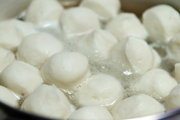 Fototapeta na wymiar Pot of boiling water, cook the fish balls.