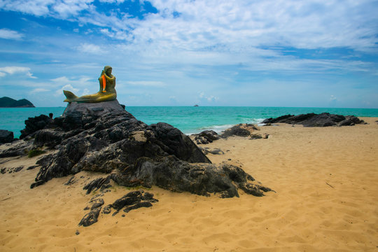 Mermaid statue at samila cape 