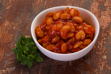 Baked kidney with tomato sauce