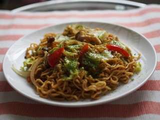 シンプルなソース焼きそば
