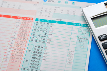 Obraz premium 写真素材：尿検査