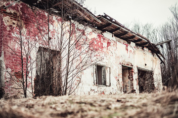 Altes, zerfallenes Haus