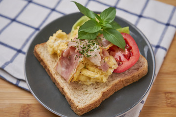 Bacon and egg on the toasted bread