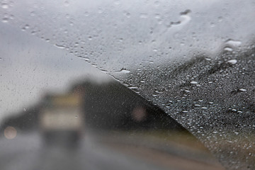 the view from the window of a moving car in rainy weather. Defocused track and cars. Speed in poor visibility conditions - obrazy, fototapety, plakaty