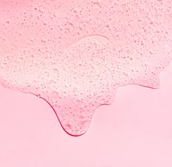 Stickers pour porte Rose clair Crème transparente liquide transparente cosmétique. Produit de soin de la peau sur fond rose. Copiez l& 39 espace.