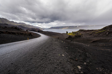 Fototapeta premium lakeside road in iceland