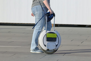 people go with an electric monowheel to the shopping center © justoomm