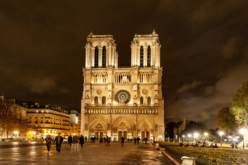 Fototapeta na wymiar Notre-Dame Paris bei Nacht