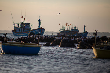Fototapeta premium Vietnamese boat placed on a tropical beach 