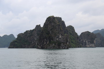 Fototapeta na wymiar Baie d'Halong, Vietnam