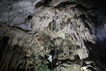 Grotte de la baie d'Halong, Vietnam