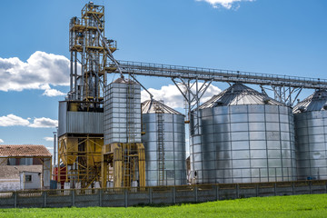 Obraz premium agro-processing and manufacturing plant for processing and silver silos for drying cleaning and storage of agricultural products, flour, cereals and grain. Granary elevator.