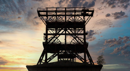 Der Förderturm einer alten Zeche im Ruhrgebiet