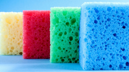 Many blue, red, yellow, green sponges are used to wash and wipe the dirt used by housewives in everyday life. They are made of porous material such as foam. good detergent retention
