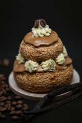 Religieuse au café