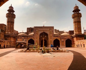 wazir khan mosque pakistan