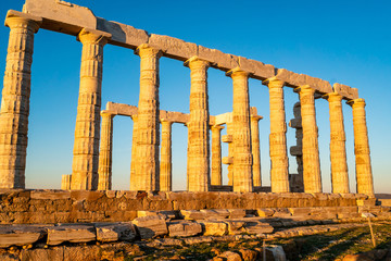 Fototapeta premium sunshine on ancient columns of parthenon in athens