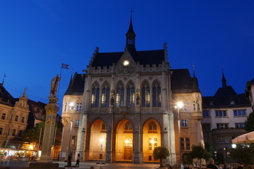Fototapeta na wymiar Nachtaufnahme Erfurt Rathaus