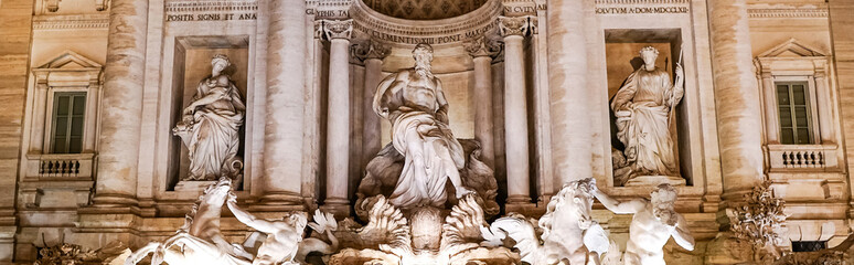Obraz premium panoramic concept of trevi fountain with ancient sculptures in rome