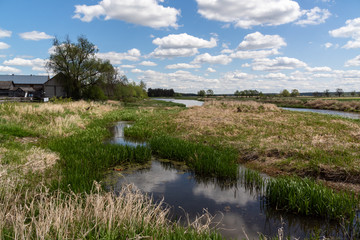 Dolina Narwi. Wieś Zawyki nad Narwią. Szlak Konopielki, Podlasie, Polska