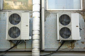 Office air conditioners for ventilation and air cooling, or heating the room