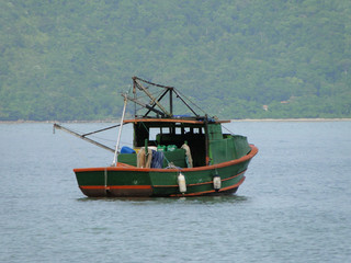Fototapeta premium Fisherman's boat on the coast of the city of Ubatuba, São Paulo, Brazil 