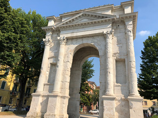 Fototapeta premium View of the Arco dei Gavi in Verona, Italy