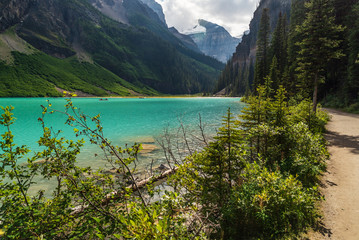 Fototapeta na wymiar lake Louise nature scenery inside Banff National Park, Alberta, Canada