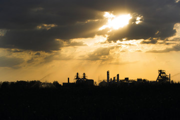 Fabrica al atardecer