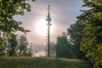 Sendemast im Sonnenschein