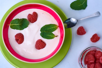 Crema de yogur con frambuesas