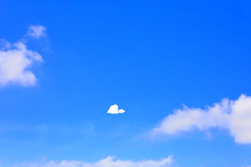 大空を飛ぶ紙ヒコーキ 