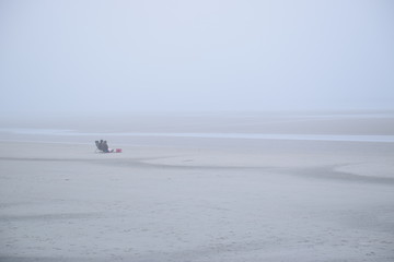 Sankt Peter-Ording Strand in Nebelwolken © plopart