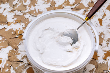 White putty, putty knives and spatulas.