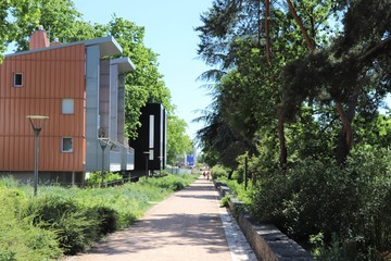 Immeubles d'habitation modernes dans le parc du vallon dans le quartier de la Duchère à Lyon - Ville de Lyon - 9 ème arrondissement - Département du Rhône - France