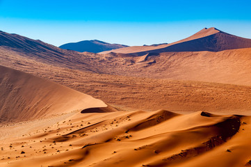 Die riesigen Sanddünden der Wüste Namib