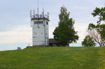 ehemaliger wachturm der DDR Grenztruppen nahe der innerdeutschen grenze nähe ifta